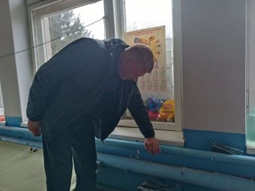 Сергей Юзвинкевич: Исходя из ранее данных поручений Главы Донецкой Народной Республики Дениса Владимировича Пушилина проинспектировал работу системы отопления в пункте временного размещения в с. Заря в рамках текущего...