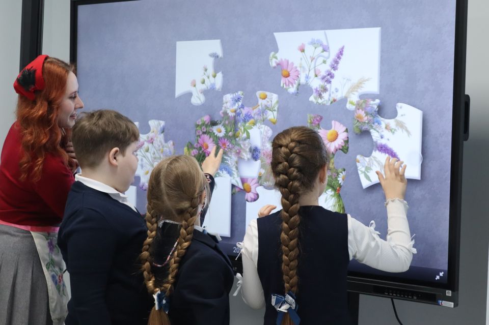 Праздник читательских удовольствий «Девчонки + мальчишки! С неделей детской книжки!» Праздник читательских удовольствий «Девчонки + мальчишки! С неделей детской книжки!»