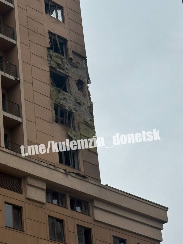 17 окон, 2 двери и несколько лоджий разбиты в многоэтажках Ворошиловского района Донецка после атаки БПЛА 17 окон, 2 двери и несколько лоджий разбиты в многоэтажках Ворошиловского района Донецка после атаки БПЛА