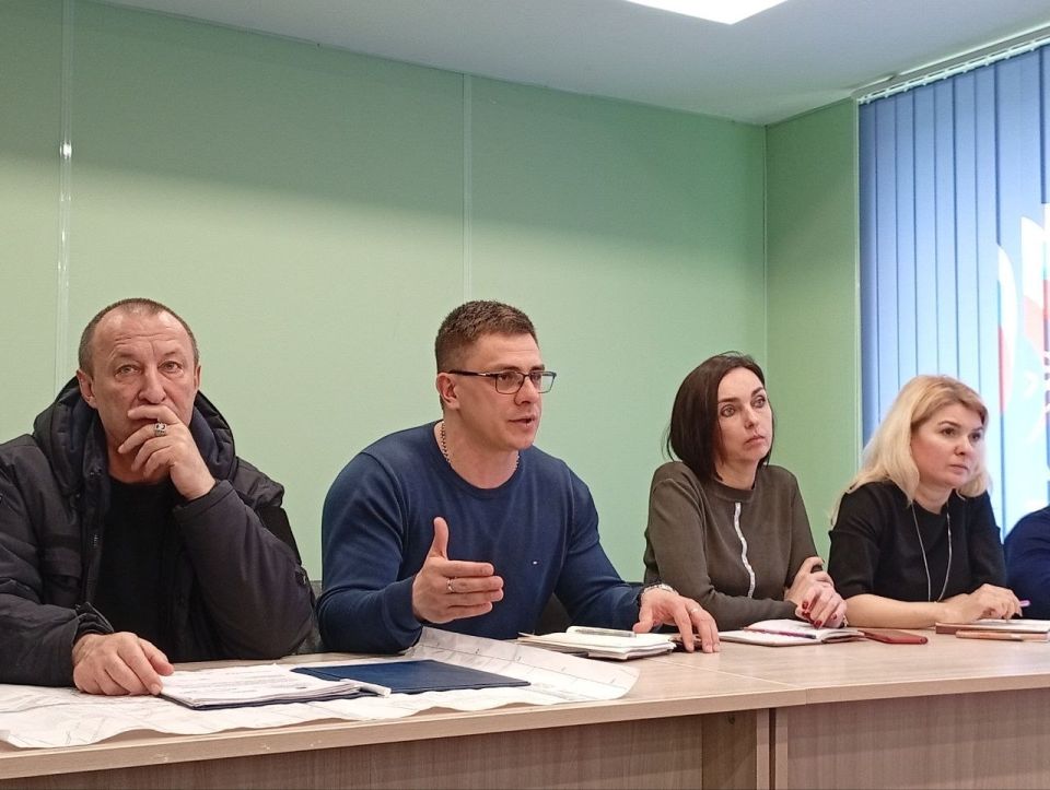 Александр Пеняев: Очередная встреча с жителями Авдеевки получилась эмоциональной и непростой, как и проблемы, которые озвучивали люди Александр Пеняев: Очередная встреча с жителями Авдеевки получилась эмоциональной и непростой, как и проблемы, которые озвучивали люди