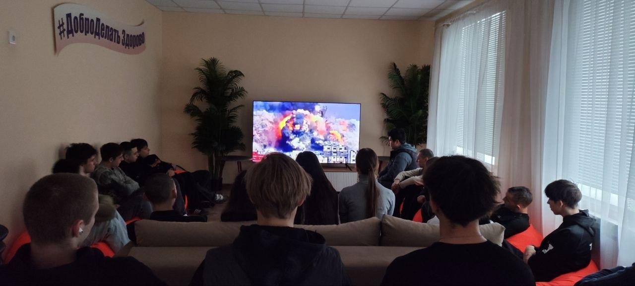 Сегодня, 27 марта, в молодежном отделе имени Марии Пироговой сотрудниками МБУ «Дебальцевкий центр культуры и досуга» был проведён показ видеоролика «Россия - против террора!» Сегодня, 27 марта, в молодежном отделе имени Марии Пироговой сотрудниками МБУ «Дебальцевкий центр культуры и досуга» был проведён показ видеоролика «Россия - против террора!»