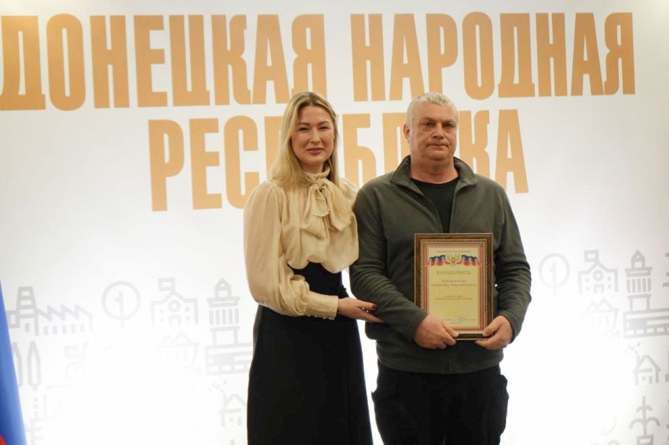 Михаил Желтяков: В Республиканском доме народного творчества и кино трудится команда профессионалов, без которой невозможно проведение ни одного мероприятия Михаил Желтяков: В Республиканском доме народного творчества и кино трудится команда профессионалов, без которой невозможно проведение ни одного мероприятия