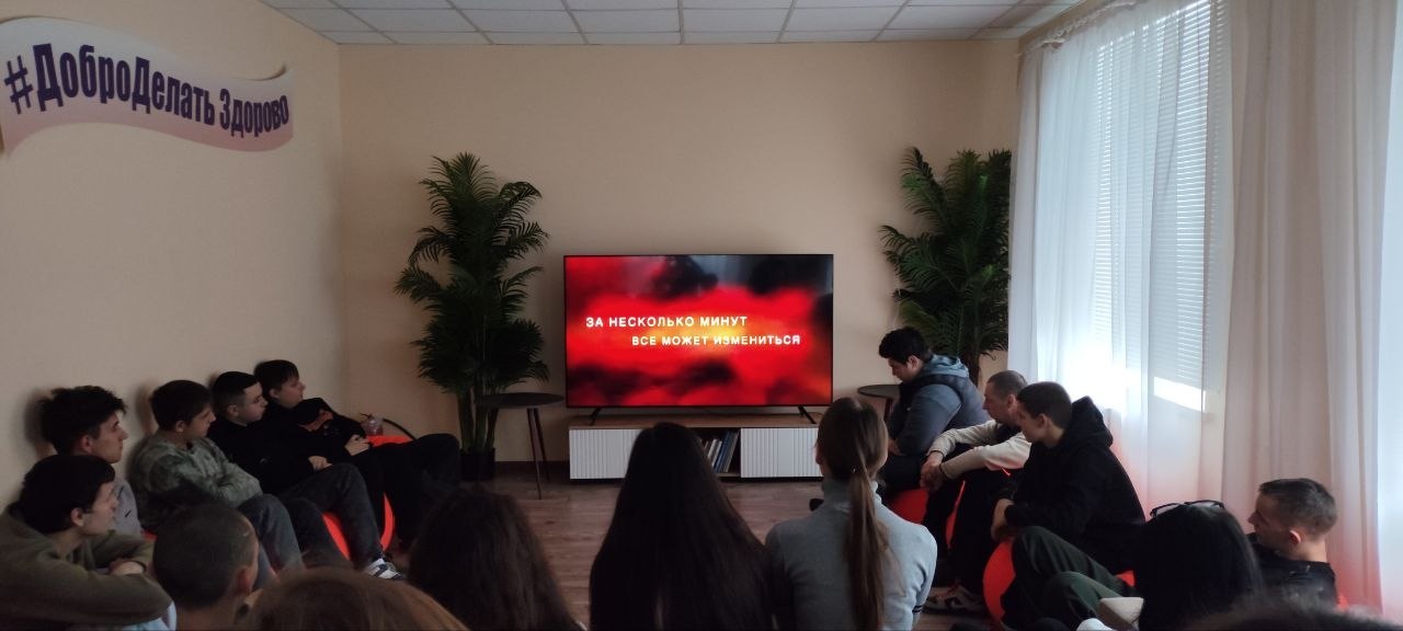 Сегодня, 27 марта, в молодежном отделе имени Марии Пироговой сотрудниками МБУ «Дебальцевкий центр культуры и досуга» был проведён показ видеоролика «Россия - против террора!» Сегодня, 27 марта, в молодежном отделе имени Марии Пироговой сотрудниками МБУ «Дебальцевкий центр культуры и досуга» был проведён показ видеоролика «Россия - против террора!»