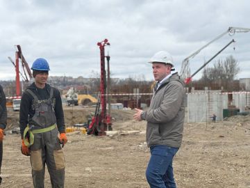 Татьяна Копылова: В Ворошиловском внутригородском районе города Донецка состоялась встреча с трудящимися-мигрантами, прибывшими в Российскую Федерацию в порядке не требующего получения визы, а также для граждан...