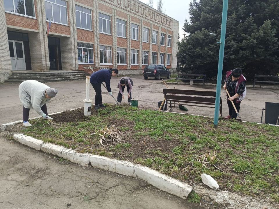 Сергей Юзвинкевич: В рамках поручения Главы Донецкой Народной Республики Дениса Владимировича Пушилина жители Володарского муниципального округа приняли участие в Республиканской акции «Зелёный Донбасс» Сергей Юзвинкевич: В рамках поручения Главы Донецкой Народной Республики Дениса Владимировича Пушилина жители Володарского муниципального округа приняли участие в Республиканской акции «Зелёный Донбасс»