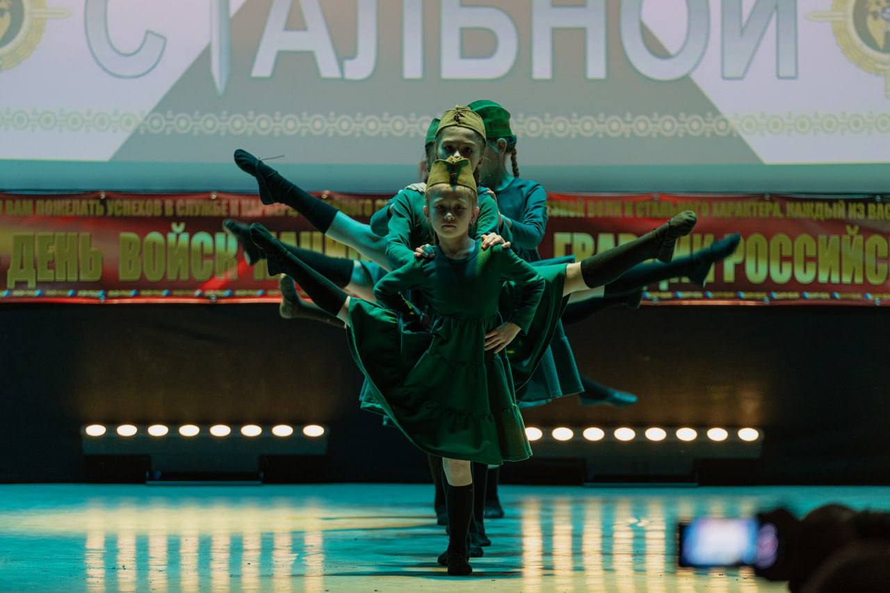 В МБУ «Клуб «Прогресс» г. о. Торез» прошло торжественное мероприятие «Доблесть и честь», посвящённое сразу двум важным датам: 10-летию Федеральной Службы Войск Национальной Гвардии Российской Федерации и 215-летию со дня... В МБУ «Клуб «Прогресс» г. о. Торез» прошло торжественное мероприятие «Доблесть и честь», посвящённое сразу двум важным датам: 10-летию Федеральной Службы Войск Национальной Гвардии Российской Федерации и 215-летию со дня...