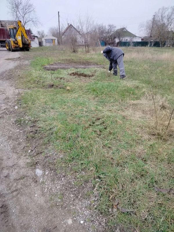 Коммунальщики готовят ритуальные места к поминальным дням Коммунальщики готовят ритуальные места к поминальным дням