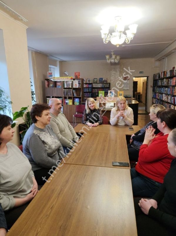 В Куйбышевском районе состоялась встреча с трудовым коллективом центральной библиотеки Централизованной библиотечной системы для детей, которую провела заместитель главы администрации г.о. Донецк. Пристальное внимание к... В Куйбышевском районе состоялась встреча с трудовым коллективом центральной библиотеки Централизованной библиотечной системы для детей, которую провела заместитель главы администрации г.о. Донецк. Пристальное внимание к...