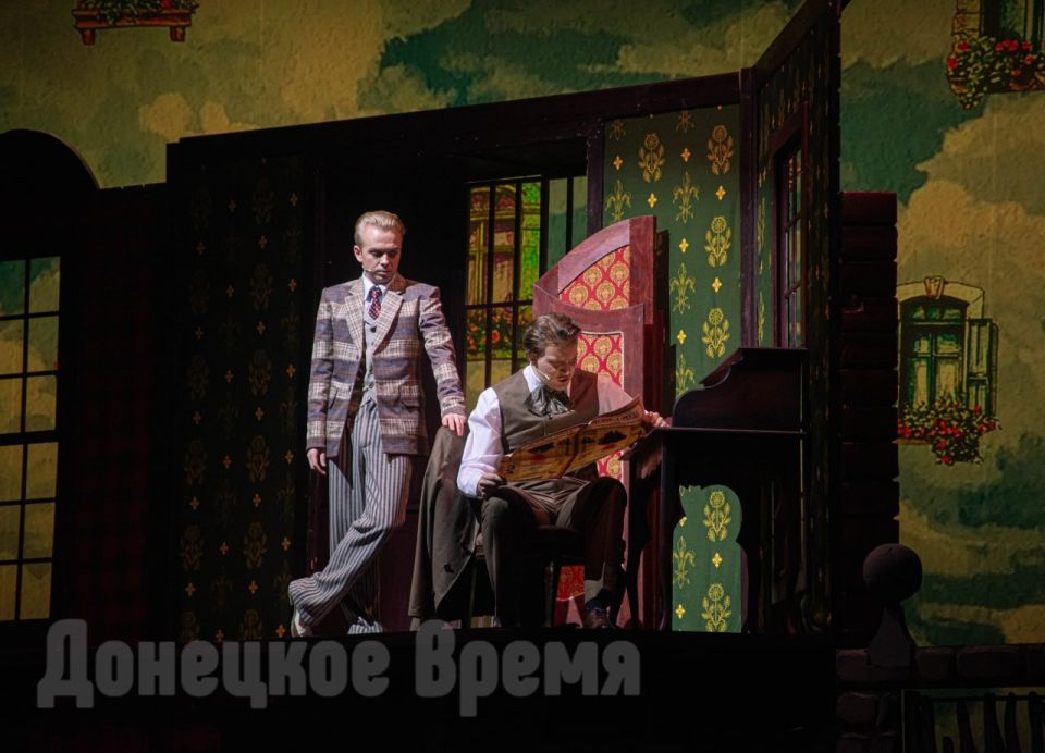 Много динамики и музыкальных номеров: в Донецкой муздраме состоялась премьера спектакля “Донна Роза” Много динамики и музыкальных номеров: в Донецкой муздраме состоялась премьера спектакля “Донна Роза”