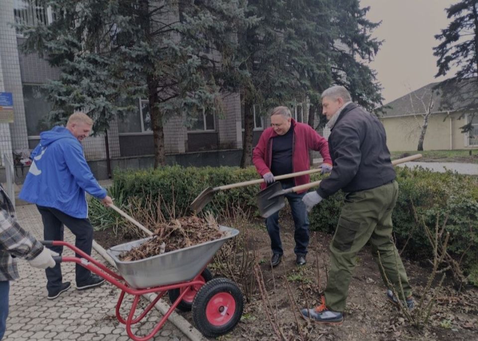 Сергей Юзвинкевич: В рамках поручения Главы Донецкой Народной Республики Дениса Владимировича Пушилина жители Володарского муниципального округа приняли участие в Республиканской акции «Зелёный Донбасс» Сергей Юзвинкевич: В рамках поручения Главы Донецкой Народной Республики Дениса Владимировича Пушилина жители Володарского муниципального округа приняли участие в Республиканской акции «Зелёный Донбасс»