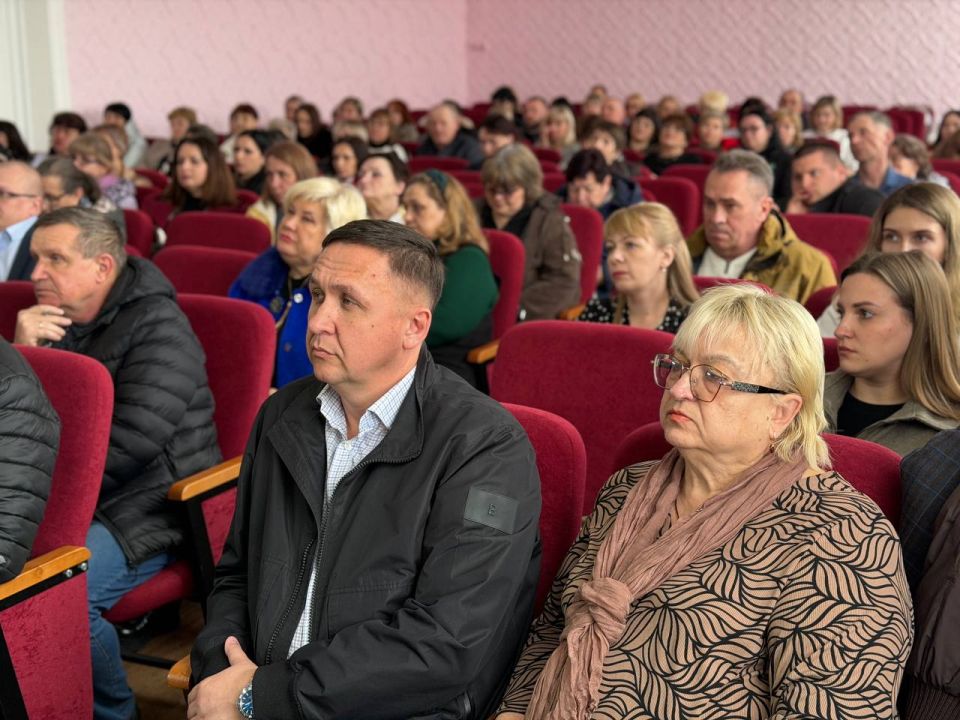 В Снежном обсудили перспективы работы по проекту "Донбасс - наш дом" В Снежном обсудили перспективы работы по проекту "Донбасс - наш дом"