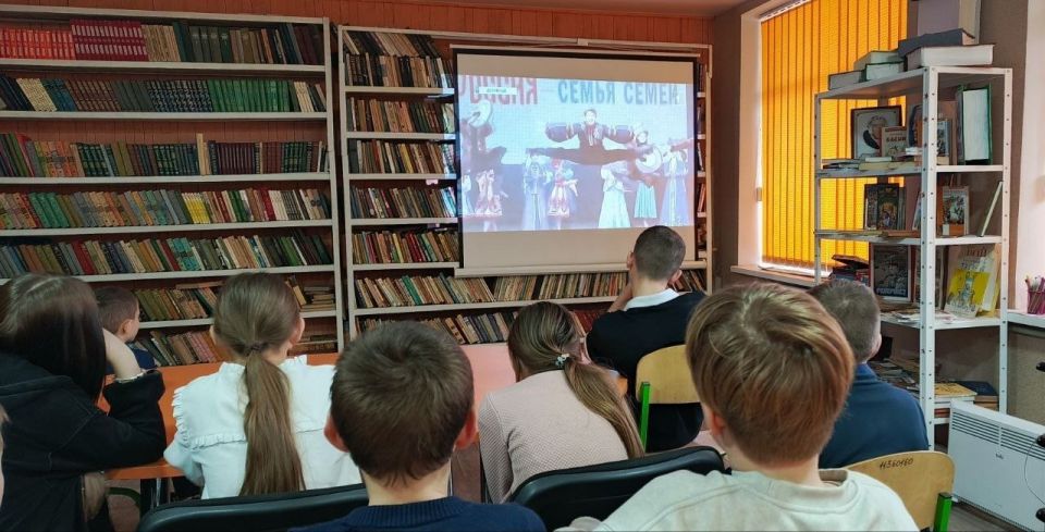 27 марта в ГБОУ «Мироновская школа № 10 г.о. Дебальцево» прошли «Разговоры о важном», посвящённые теме «Год единства народов России в Донецкой Народной Республике» 27 марта в ГБОУ «Мироновская школа № 10 г.о. Дебальцево» прошли «Разговоры о важном», посвящённые теме «Год единства народов России в Донецкой Народной Республике»
