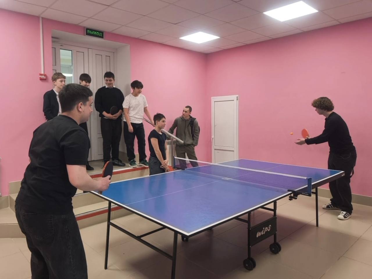 Азарт, ловкость и победа: молодогвардейцы Мангуша организовали турнир по настольному теннису Азарт, ловкость и победа: молодогвардейцы Мангуша организовали турнир по настольному теннису