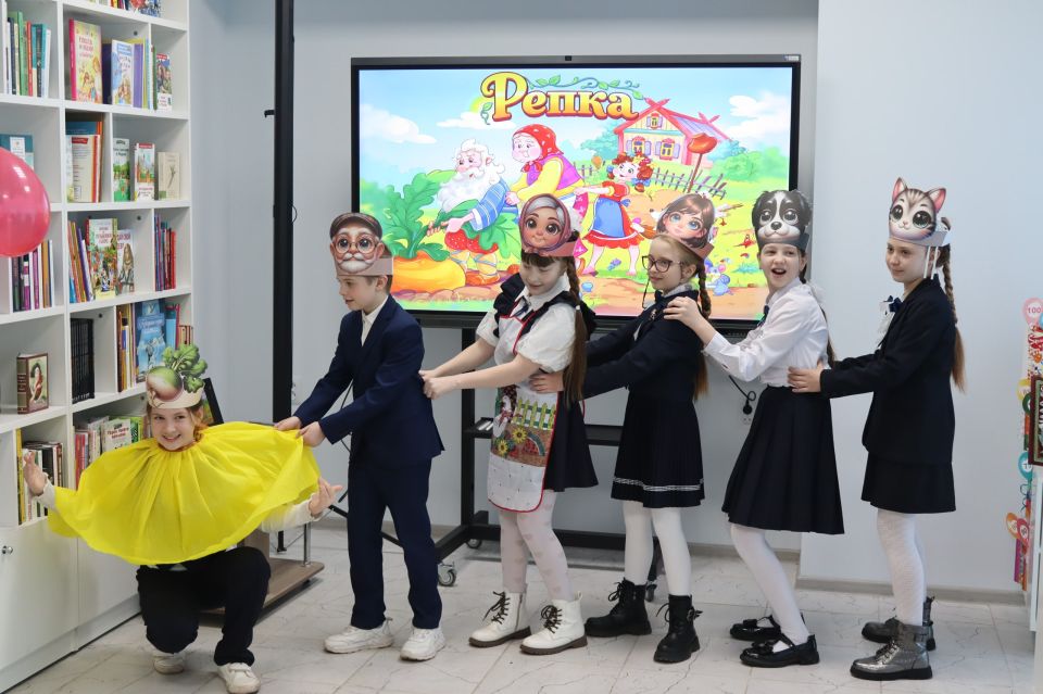 Праздник читательских удовольствий «Девчонки + мальчишки! С неделей детской книжки!» Праздник читательских удовольствий «Девчонки + мальчишки! С неделей детской книжки!»