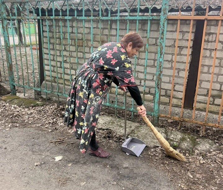 Сегодня, 27 марта, в рамках мероприятий по благоустройству в весенне-летний период сотрудниками ГКДОУ «Детский сад № 29 общеразвивающего вида городского округа Макеевка» и учащимися ГБПОУ «Макеевский... Сегодня, 27 марта, в рамках мероприятий по благоустройству в весенне-летний период сотрудниками ГКДОУ «Детский сад № 29 общеразвивающего вида городского округа Макеевка» и учащимися ГБПОУ «Макеевский...