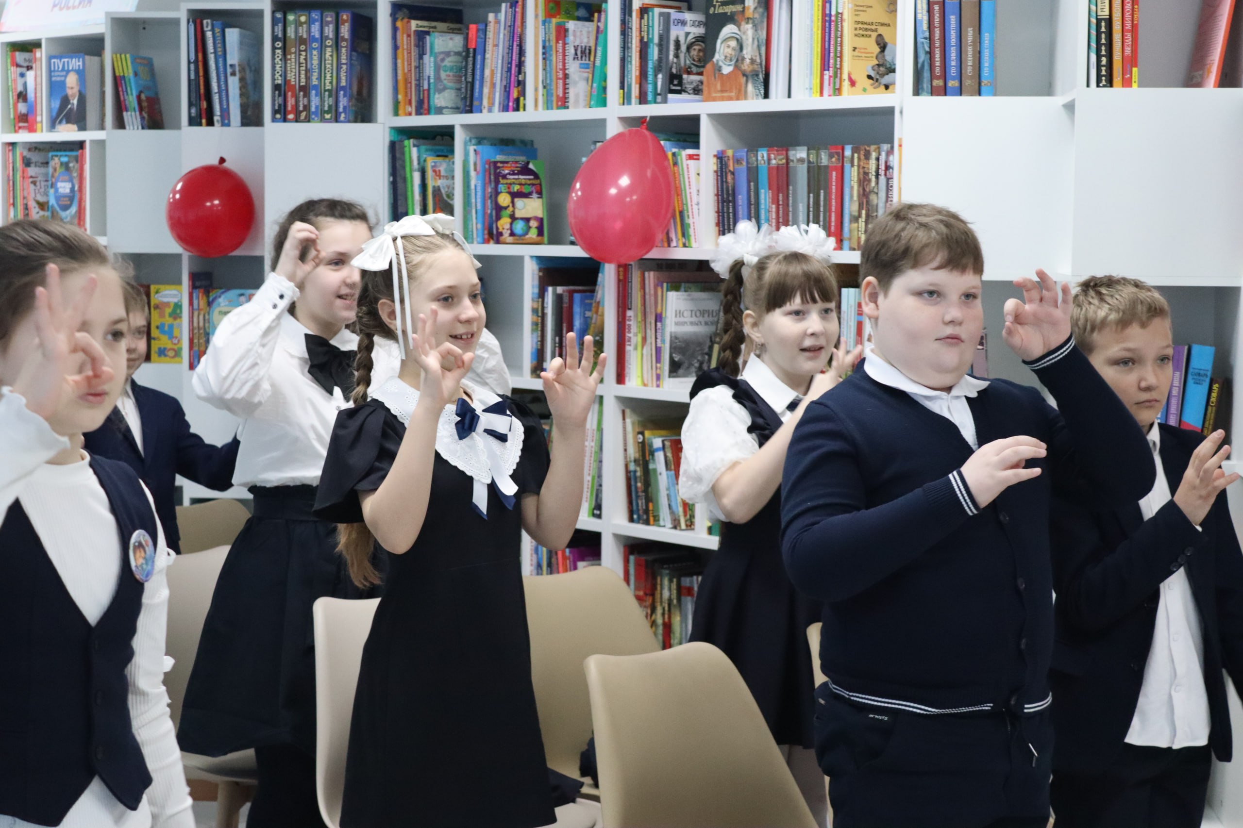 Праздник читательских удовольствий «Девчонки + мальчишки! С неделей детской книжки!» Праздник читательских удовольствий «Девчонки + мальчишки! С неделей детской книжки!»