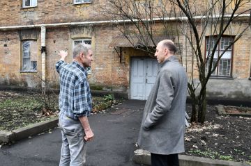 Заместитель главы администрации городского округа Дебальцево Евгений Глебов провел выездную встречу с населением по улице Ленина