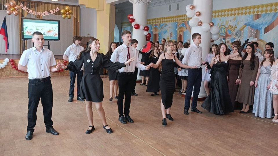 Ждановка закружилась в вихре Весеннего бала Ждановка закружилась в вихре Весеннего бала