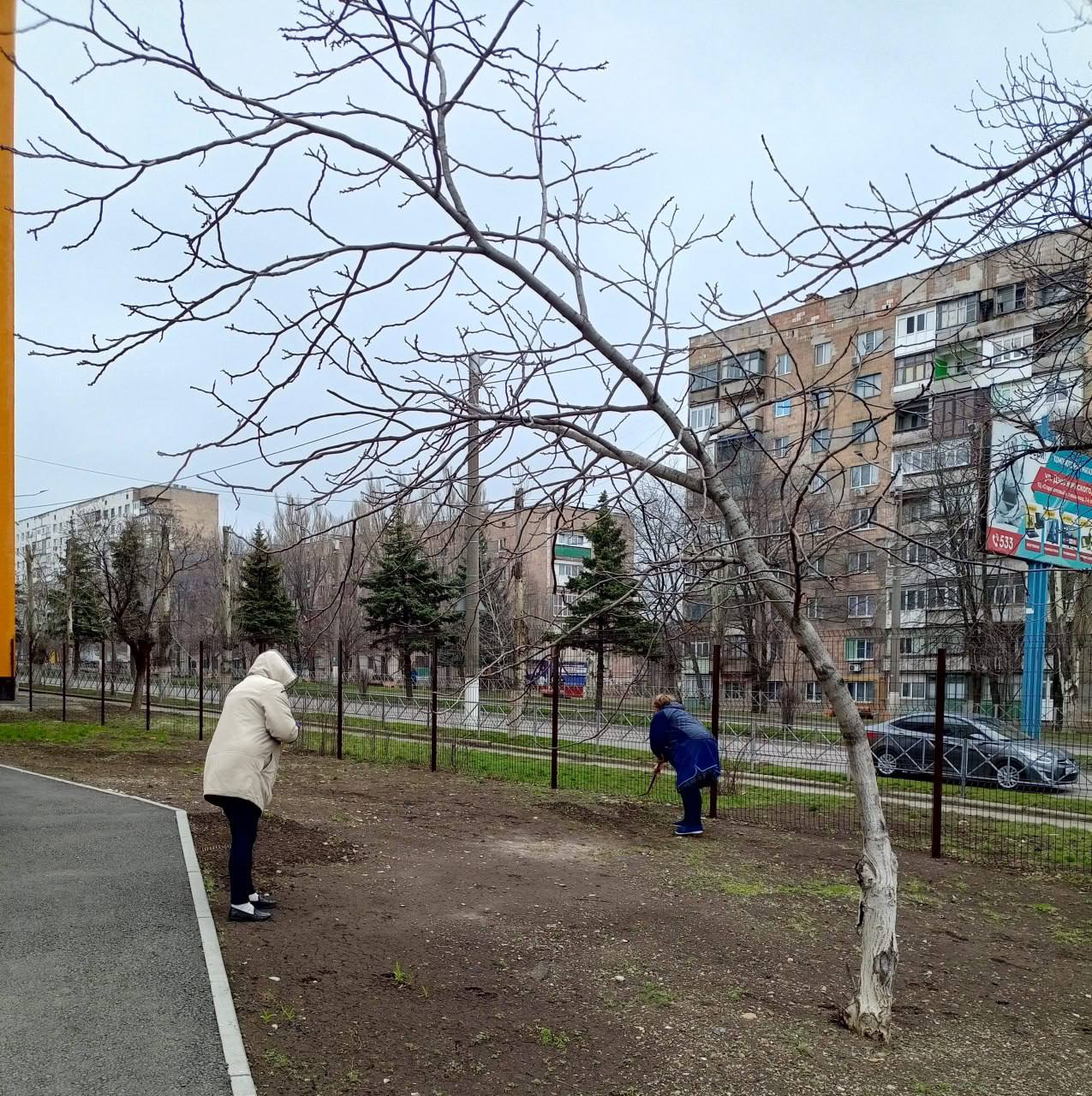 Единороссы провели день с пользой для города Единороссы провели день с пользой для города