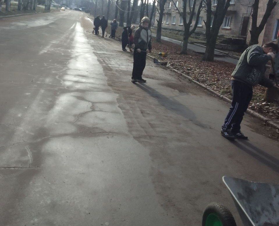 Сегодня, 27 марта, в рамках мероприятий по благоустройству в весенне-летний период сотрудниками ГКДОУ «Детский сад № 29 общеразвивающего вида городского округа Макеевка» и учащимися ГБПОУ «Макеевский... Сегодня, 27 марта, в рамках мероприятий по благоустройству в весенне-летний период сотрудниками ГКДОУ «Детский сад № 29 общеразвивающего вида городского округа Макеевка» и учащимися ГБПОУ «Макеевский...