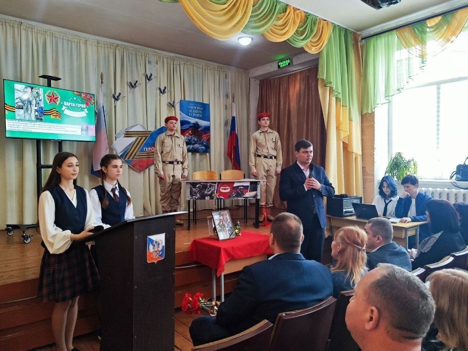 Сегодня, 27 марта, Секретарь Торезского местного отделения партии "Единая Россия", Глава муниципального образования городской округ Торез Артем Чесноков, Председатель Торезского городского совета Александр Казмерчук... Сегодня, 27 марта, Секретарь Торезского местного отделения партии "Единая Россия", Глава муниципального образования городской округ Торез Артем Чесноков, Председатель Торезского городского совета Александр Казмерчук...