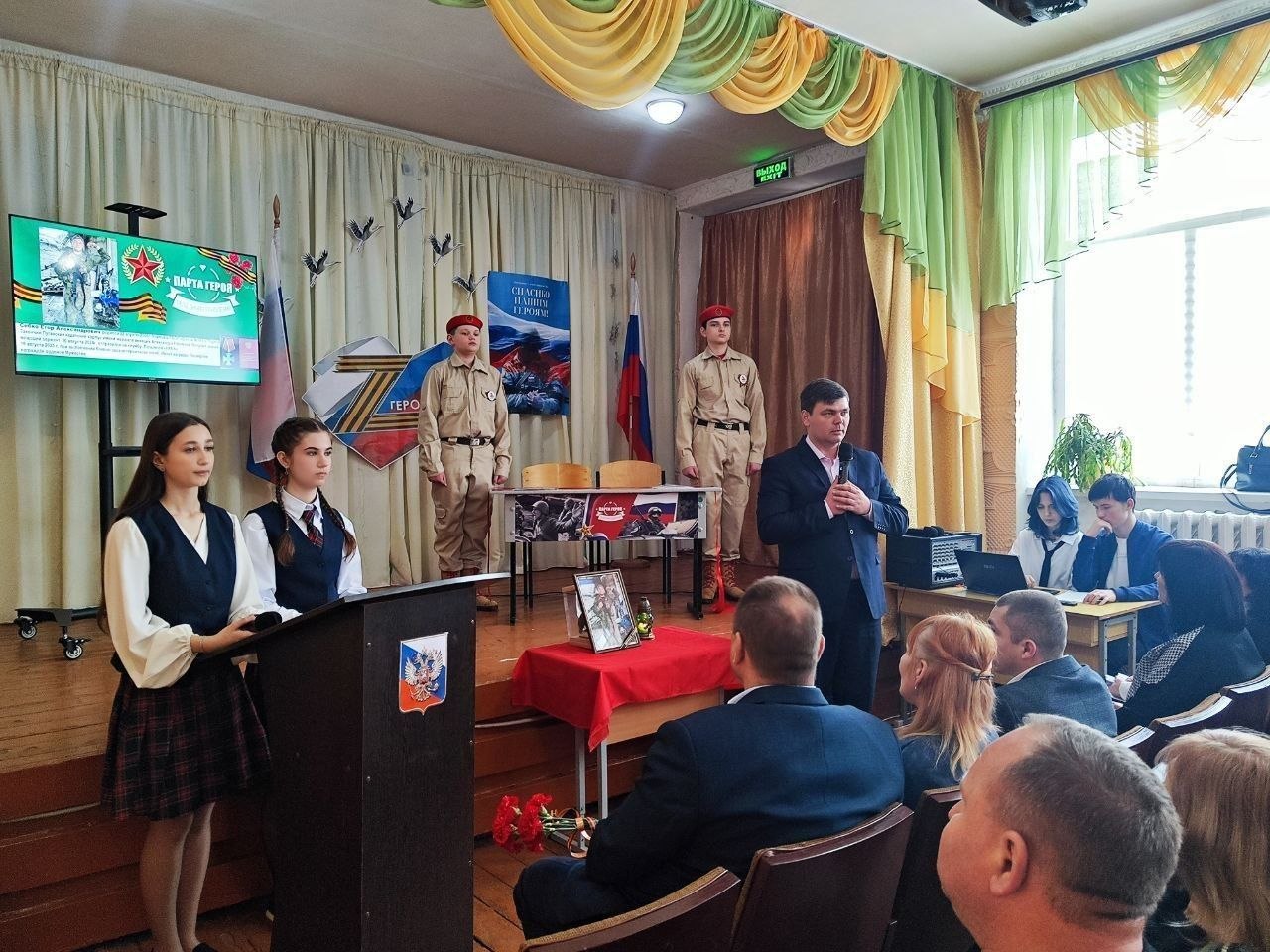 Сегодня, 27 марта, Секретарь Торезского местного отделения партии "Единая Россия", Глава муниципального образования городской округ Торез Артем Чесноков, Председатель Торезского городского совета Александр Казмерчук... Сегодня, 27 марта, Секретарь Торезского местного отделения партии "Единая Россия", Глава муниципального образования городской округ Торез Артем Чесноков, Председатель Торезского городского совета Александр Казмерчук...