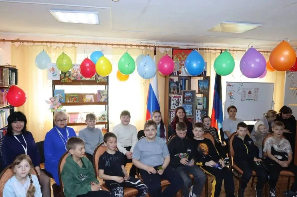 28 марта в центральной городской библиотеке состоялось открытие Недели детской и юношеской книги — ежегодной всероссийской акции, приуроченной в 2026 году к Году единства народов России 28 марта в центральной городской библиотеке состоялось открытие Недели детской и юношеской книги — ежегодной всероссийской акции, приуроченной в 2026 году к Году единства народов России