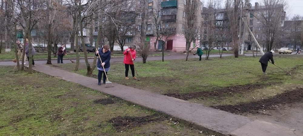 Игорь Мартынов: Сотрудники сферы образования вышли на общегородской субботник Игорь Мартынов: Сотрудники сферы образования вышли на общегородской субботник