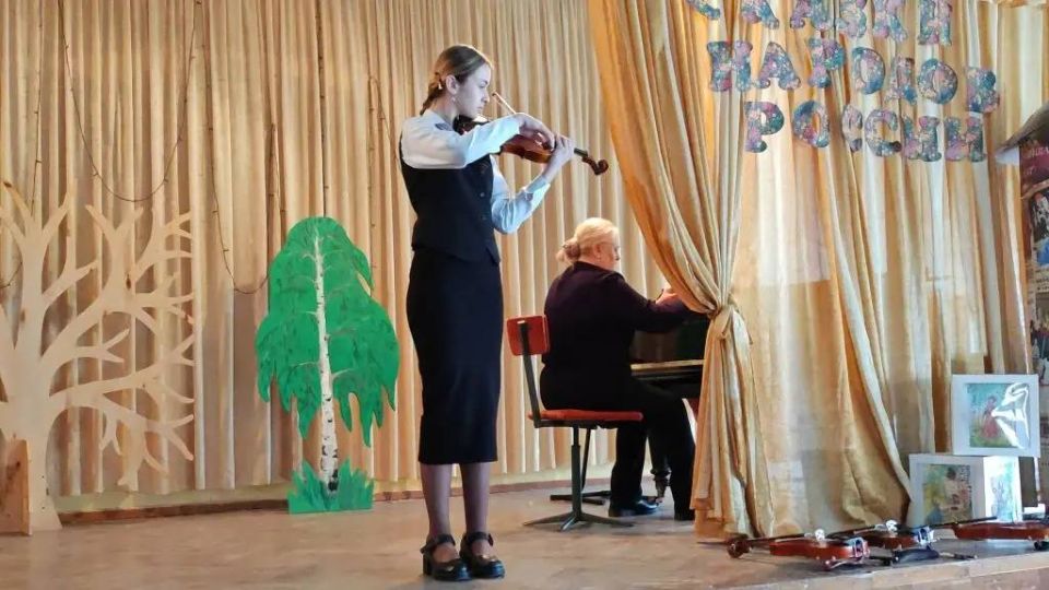 27 марта в МБУДО "Зугресская детская школа искусств" прошел конкурс скрипачей "Волшебный смычок" 27 марта в МБУДО "Зугресская детская школа искусств" прошел конкурс скрипачей "Волшебный смычок"