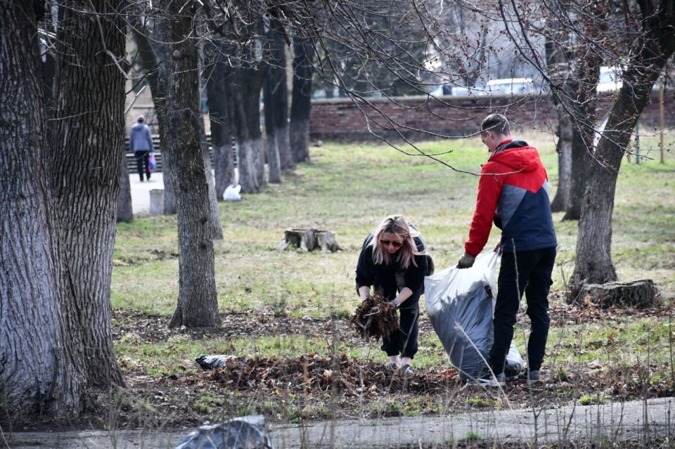 ОБЩЕГОРОДСКОЙ СУББОТНИК В ДЕБАЛЬЦЕВО ОБЩЕГОРОДСКОЙ СУББОТНИК В ДЕБАЛЬЦЕВО