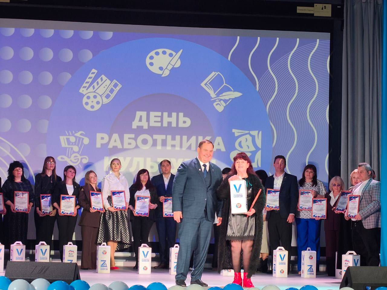 В Шахтерске чествовали лучших работников культуры ДНР В Шахтерске чествовали лучших работников культуры ДНР
