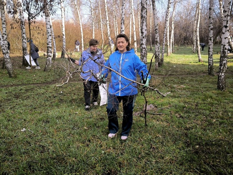 Субботник в Донецке!. Сотрудники Управы Ленинского внутригородского района Администрации городского округа Донецк, депутат Донецкого городского совета Евгений Селютин, представители МКУ «ЦООС», Ленинского штаба МГЕР ДНР... Субботник в Донецке!. Сотрудники Управы Ленинского внутригородского района Администрации городского округа Донецк, депутат Донецкого городского совета Евгений Селютин, представители МКУ «ЦООС», Ленинского штаба МГЕР ДНР...