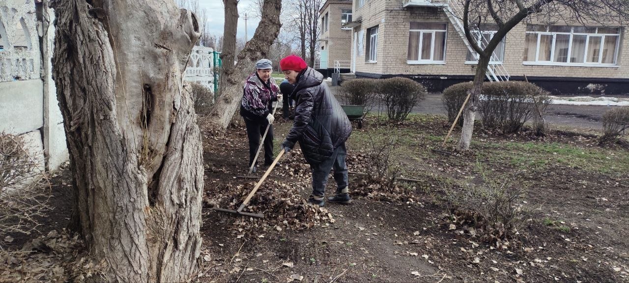 Сотрудники МБУ «Мироновский поселковый ДК» и МБУ «Центр культуры и досуга» присоединились к общегородскому субботнику по благоустройству городского округа Дебальцево Сотрудники МБУ «Мироновский поселковый ДК» и МБУ «Центр культуры и досуга» присоединились к общегородскому субботнику по благоустройству городского округа Дебальцево