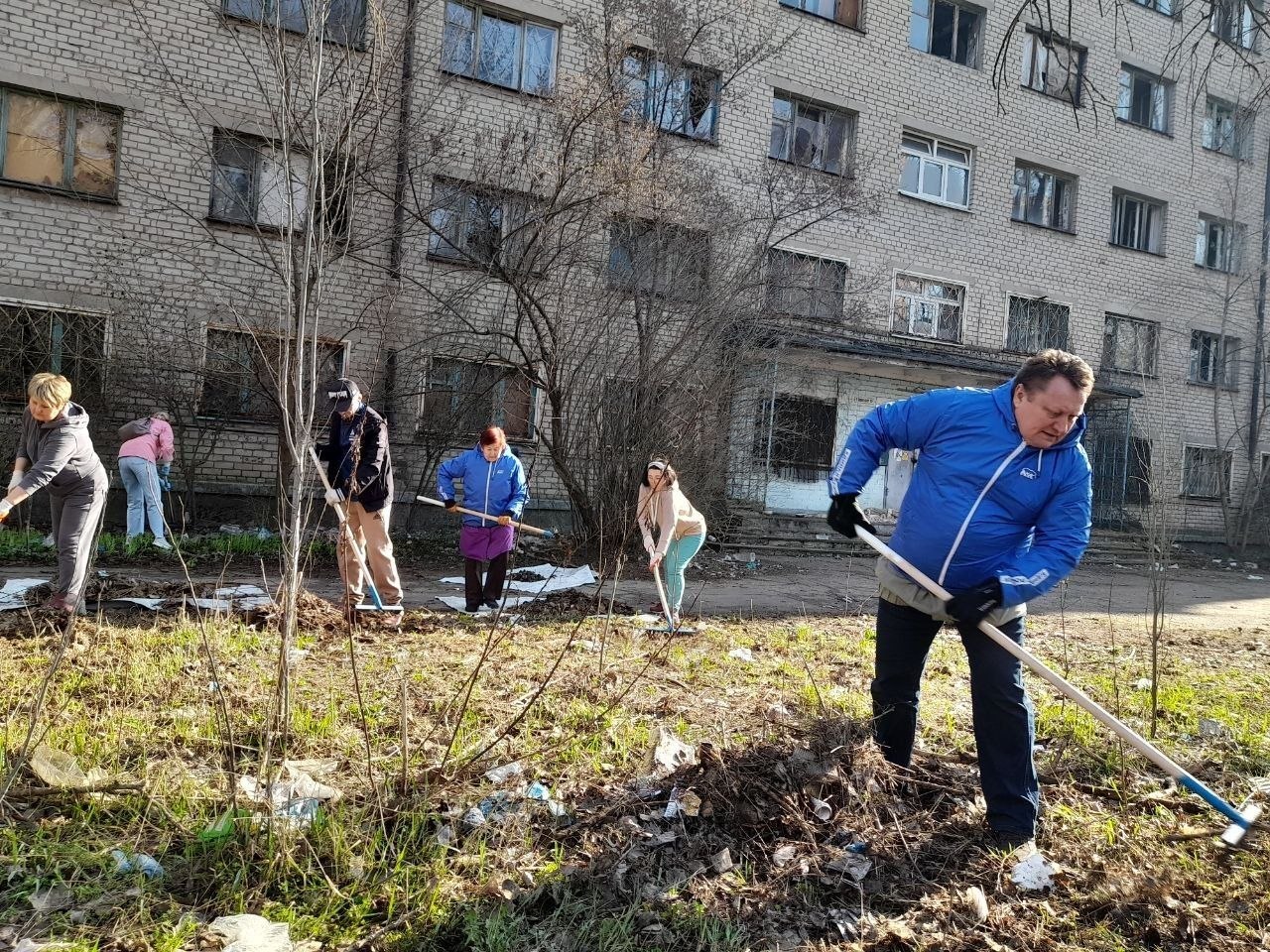 Валентин Левченко: Сегодня сотрудники Управы Киевского внутригородского района не остались в стороне и активно включились в общегородской субботник! Валентин Левченко: Сегодня сотрудники Управы Киевского внутригородского района не остались в стороне и активно включились в общегородской субботник!
