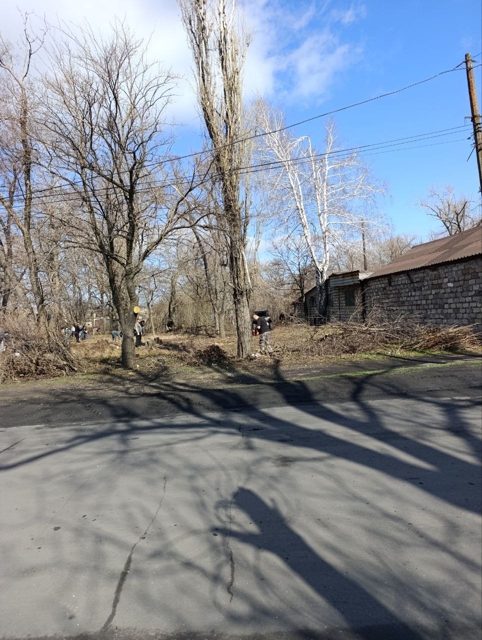 В Торезе состоялся общегородской субботник в парке по ул.Кошевого В Торезе состоялся общегородской субботник в парке по ул.Кошевого