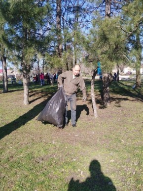 Сотрудники ГБПОУ "Харцызский МТ" приняли участие в республиканском субботнике