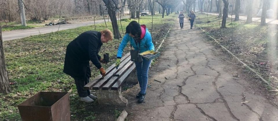В рамках проекта "Донбасс Наш Дом", реализуемого Единой Россией, в Кировском районе города Донецк продолжают проходить субботники В рамках проекта "Донбасс Наш Дом", реализуемого Единой Россией, в Кировском районе города Донецк продолжают проходить субботники