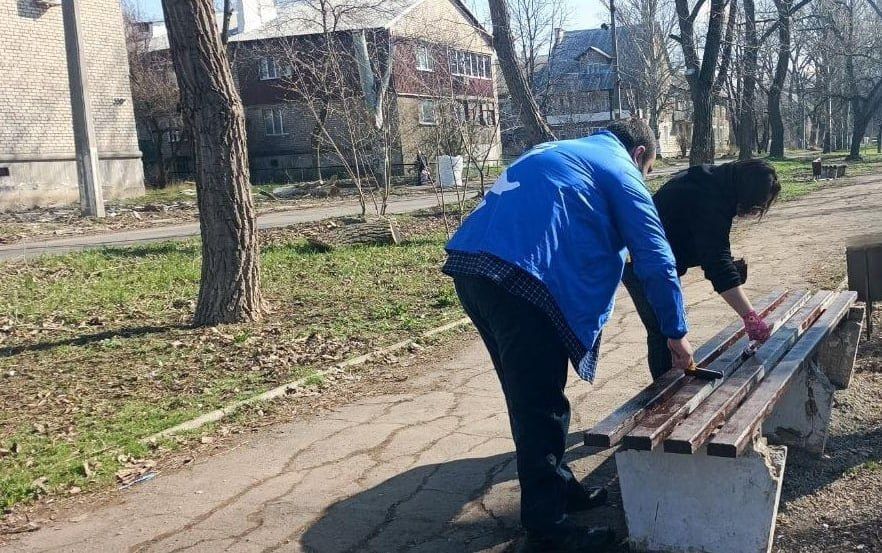 В рамках проекта "Донбасс Наш Дом", реализуемого Единой Россией, в Кировском районе города Донецк продолжают проходить субботники В рамках проекта "Донбасс Наш Дом", реализуемого Единой Россией, в Кировском районе города Донецк продолжают проходить субботники