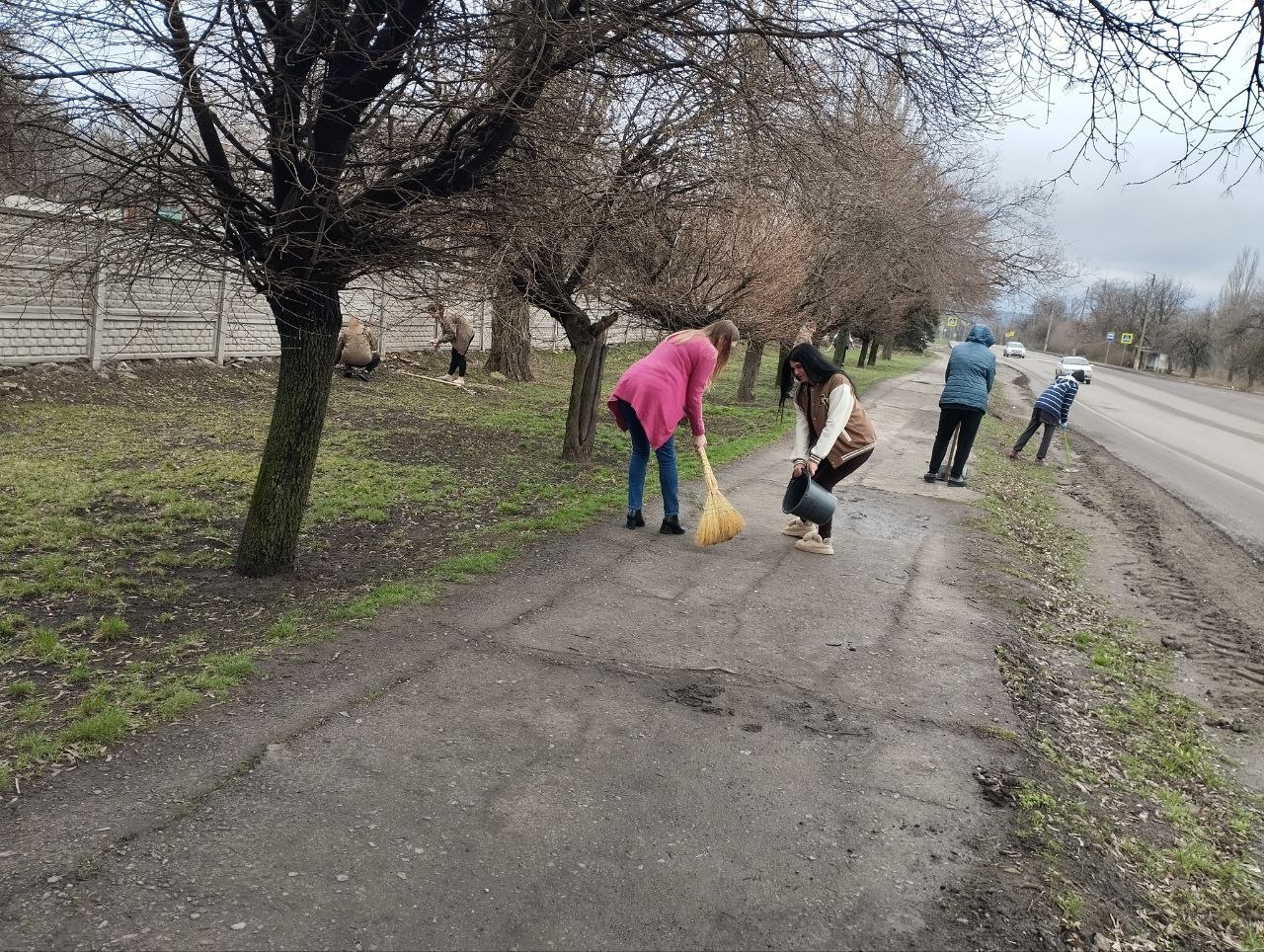 Игорь Мартынов: Сотрудники сферы образования вышли на общегородской субботник Игорь Мартынов: Сотрудники сферы образования вышли на общегородской субботник