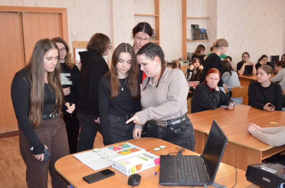 Бизнес наизнанку. Комитет по предпринимательству и экономической грамотности молодежи вновь провели деловую игру «Созидатели» Бизнес наизнанку. Комитет по предпринимательству и экономической грамотности молодежи вновь провели деловую игру «Созидатели»
