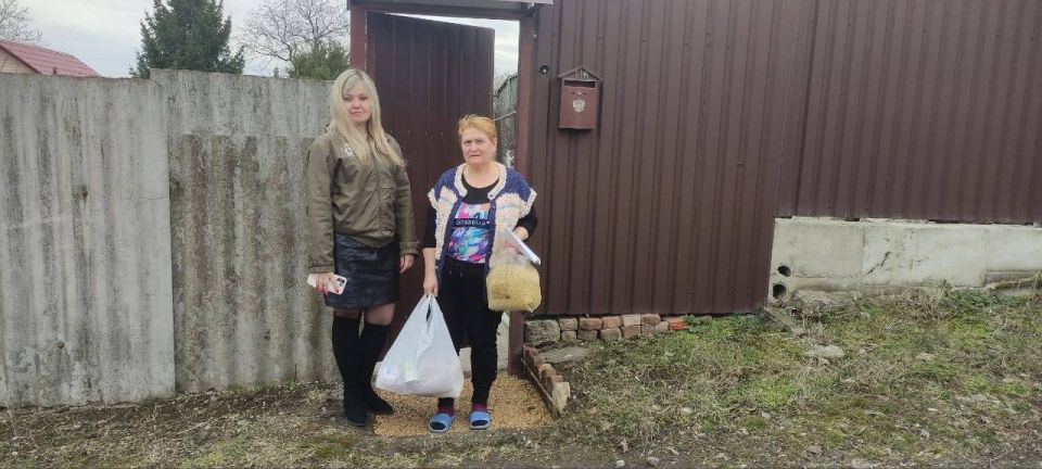 Сегодня, 24 марта, активистки Совета женщин города Макеевки оказали гуманитарную помощь женщине, оказавшейся в трудной жизненной ситуации в связи с вынужденной эвакуацией Сегодня, 24 марта, активистки Совета женщин города Макеевки оказали гуманитарную помощь женщине, оказавшейся в трудной жизненной ситуации в связи с вынужденной эвакуацией