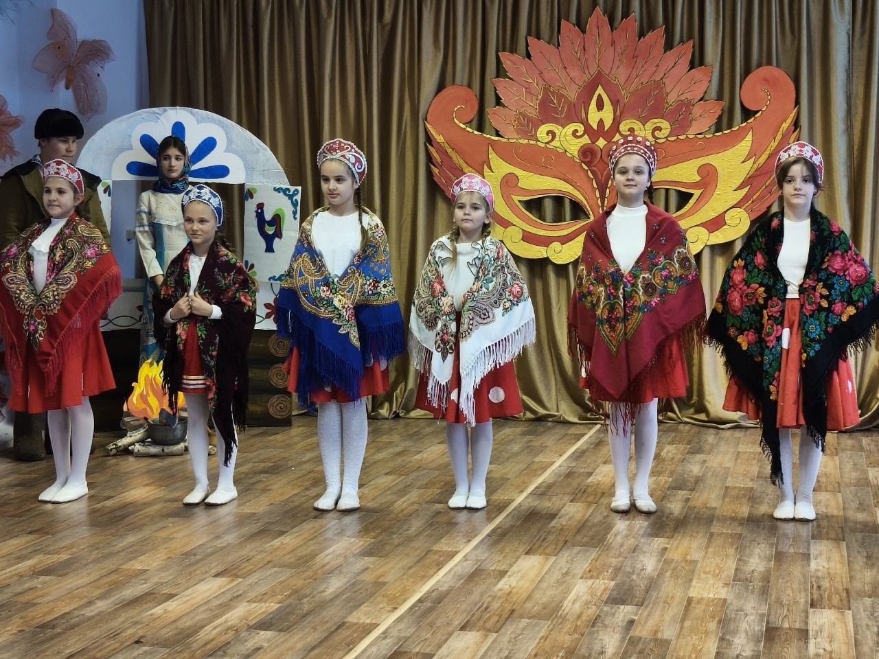 Единство в творчестве. 27 марта 2026 года в рамках фестиваля школьных театров «Театральная мозаика», посвящённого Году единства народа в России, в ГБОУ " Школа# 3 г.о. Дебальцево " состоялся праздник, приуроченный ко... Единство в творчестве. 27 марта 2026 года в рамках фестиваля школьных театров «Театральная мозаика», посвящённого Году единства народа в России, в ГБОУ " Школа# 3 г.о. Дебальцево " состоялся праздник, приуроченный ко...