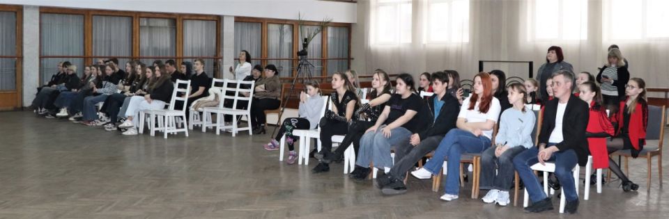 Час искусства «Волшебный мир кулис» Час искусства «Волшебный мир кулис»