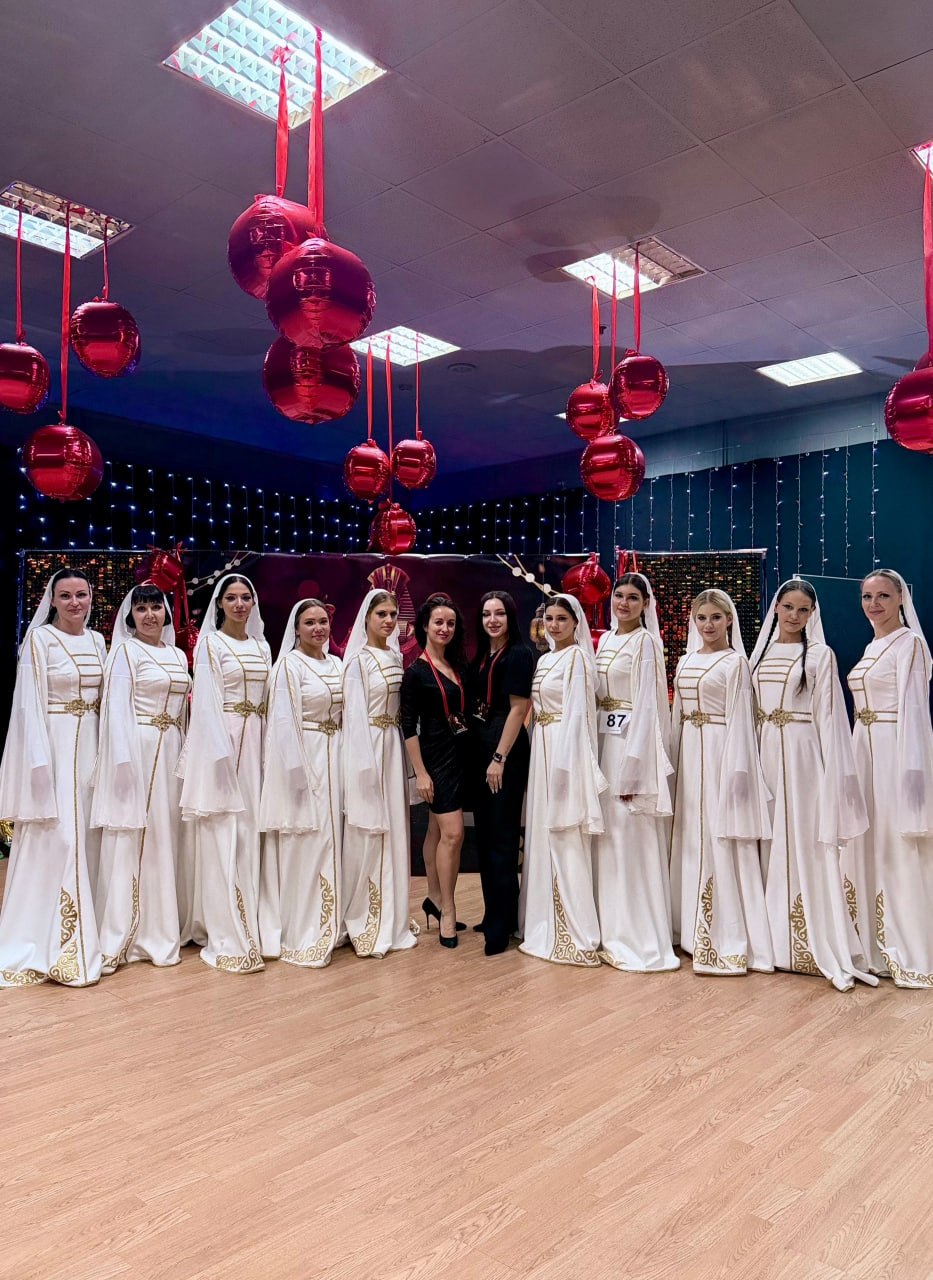 Активистки Совета женщин Шахтёрска и Женского движения партии «Единая Россия», участницы школы восточного танца «Зарифи+», с триумфом выступили на Межрегиональном рейтинговом чемпионате «АМУН-РА» в Москве Активистки Совета женщин Шахтёрска и Женского движения партии «Единая Россия», участницы школы восточного танца «Зарифи+», с триумфом выступили на Межрегиональном рейтинговом чемпионате «АМУН-РА» в Москве