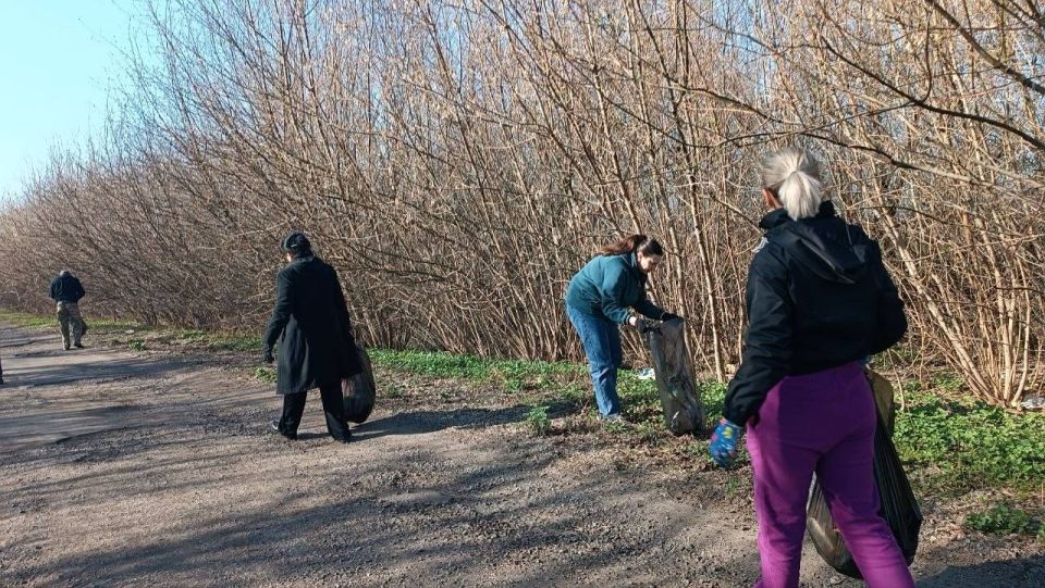 Сегодня, 28 марта, в рамкам проекта Единой России «Городская среда», Моспинское территориальное управление администрации городского округа Донецк, вместе с предприятиями, учреждениями и организациями, вооружившись граблями и... Сегодня, 28 марта, в рамкам проекта Единой России «Городская среда», Моспинское территориальное управление администрации городского округа Донецк, вместе с предприятиями, учреждениями и организациями, вооружившись граблями и...