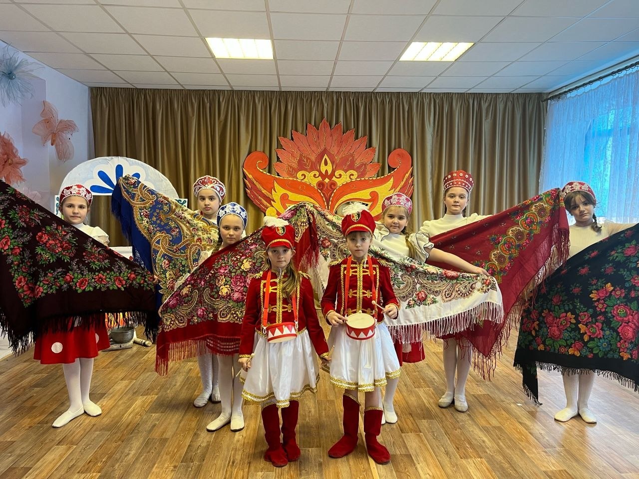 Единство в творчестве. 27 марта 2026 года в рамках фестиваля школьных театров «Театральная мозаика», посвящённого Году единства народа в России, в ГБОУ " Школа# 3 г.о. Дебальцево " состоялся праздник, приуроченный ко... Единство в творчестве. 27 марта 2026 года в рамках фестиваля школьных театров «Театральная мозаика», посвящённого Году единства народа в России, в ГБОУ " Школа# 3 г.о. Дебальцево " состоялся праздник, приуроченный ко...