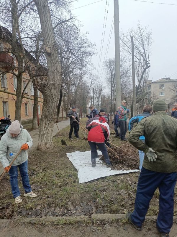 Весна– это традиционное время наведения чистоты и порядка, а субботники - добрая традиция, объединяющая поколения Весна– это традиционное время наведения чистоты и порядка, а субботники - добрая традиция, объединяющая поколения