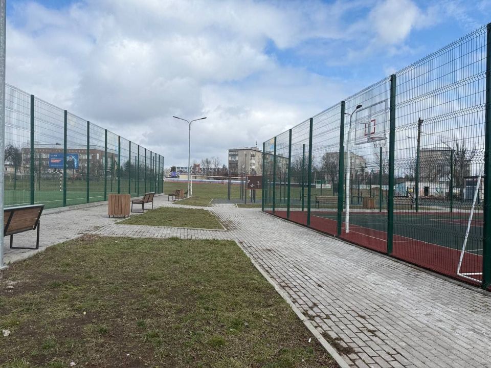 Сотрудники сектора спорта и туризма присоединились к общегородскому субботнику Сотрудники сектора спорта и туризма присоединились к общегородскому субботнику