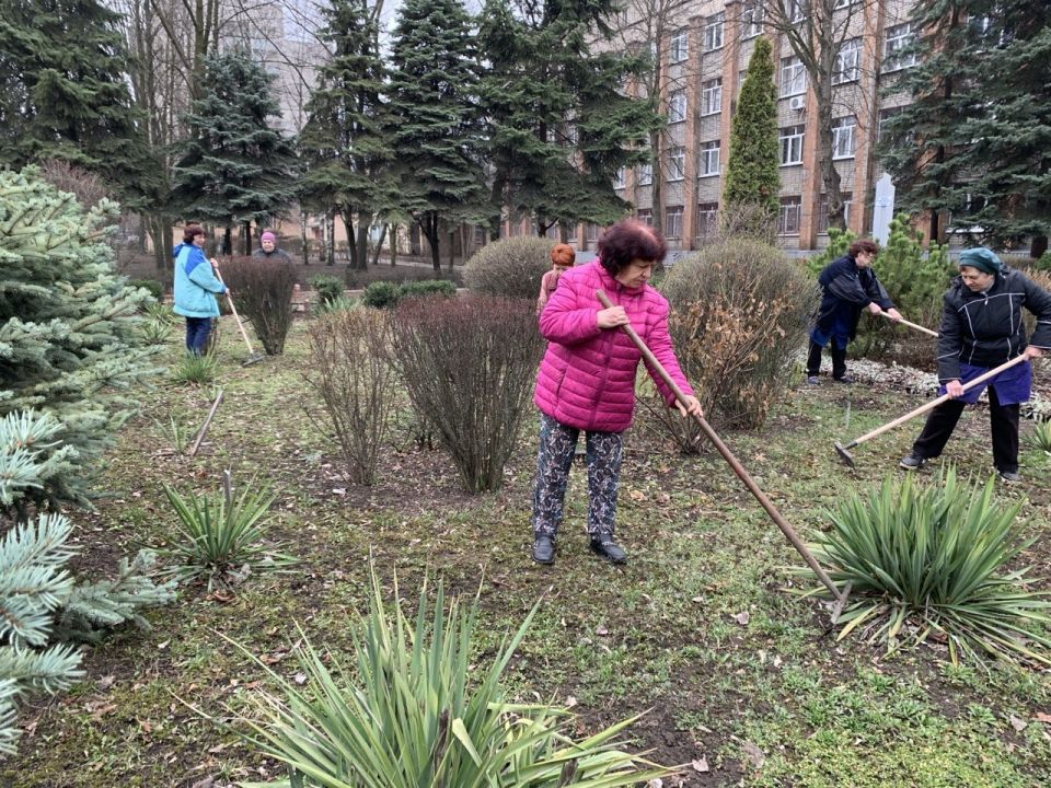 К субботнику присоединились предприятия и учреждения Кировского внутригородского района города Донецк! К субботнику присоединились предприятия и учреждения Кировского внутригородского района города Донецк!