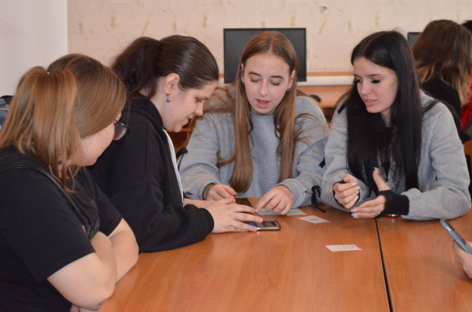 Бизнес наизнанку. Комитет по предпринимательству и экономической грамотности молодежи вновь провели деловую игру «Созидатели» Бизнес наизнанку. Комитет по предпринимательству и экономической грамотности молодежи вновь провели деловую игру «Созидатели»